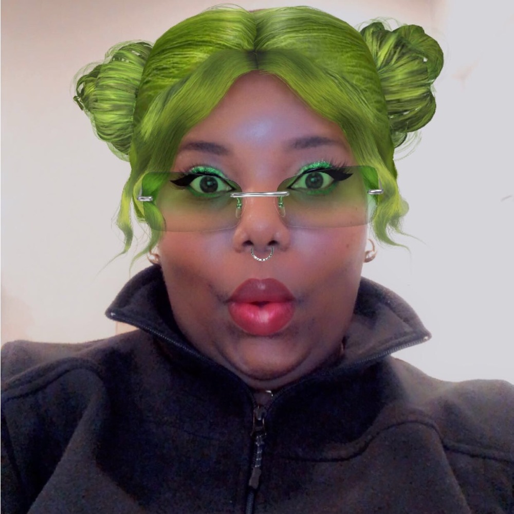Meet your Posher, Monique